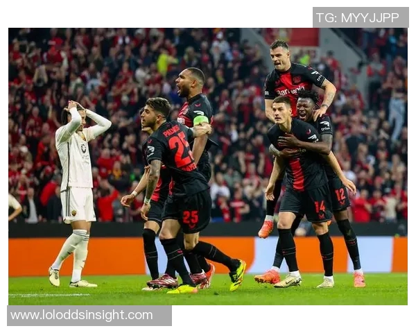 德甲激战：里昂逆转那不勒斯四比三引发全场狂欢解析